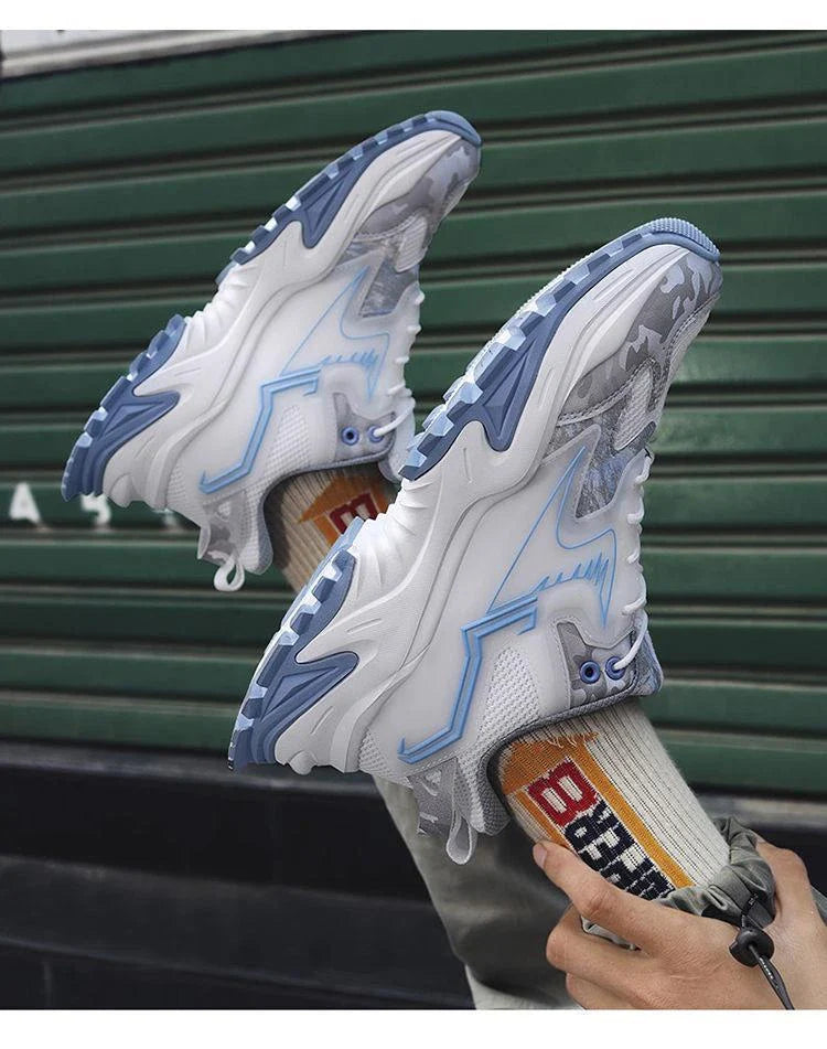 Fashionable and breathable casual sneakers with a sleek design, suitable for students and professionals.