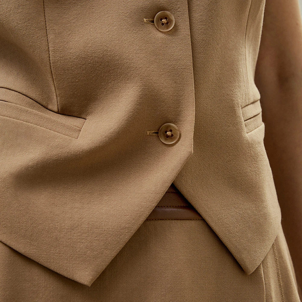 Elegant and Versatile Silk-Wool Blend Sleeveless Vest with Tailored Silhouette and Luxurious Jacquard Detailing