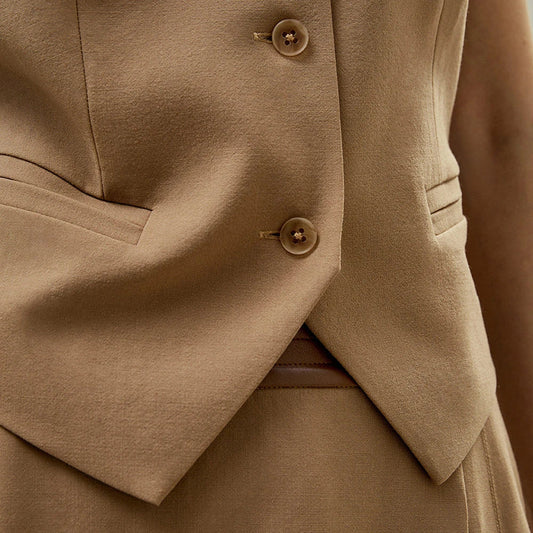 Elegant and Versatile Silk-Wool Blend Sleeveless Vest with Tailored Silhouette and Luxurious Jacquard Detailing