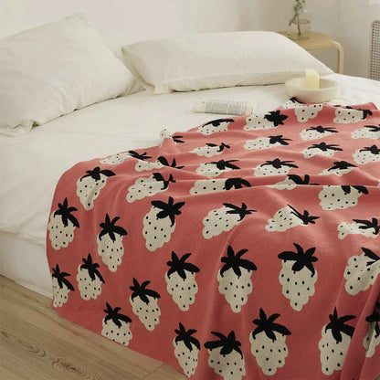 Cozy grape-patterned cotton blanket for comfortable relaxation and elegant home decor