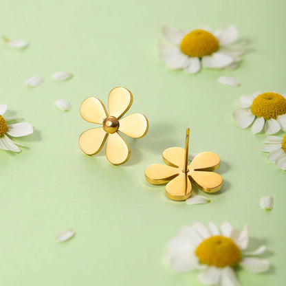 Elegant 18K gold-plated stainless steel daisy earrings with a timeless and sophisticated design