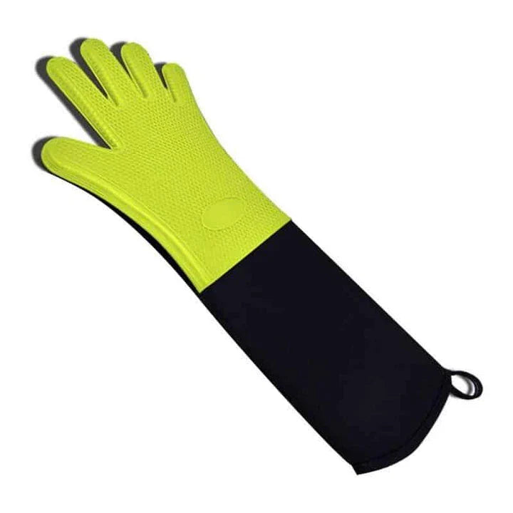 Premium heat-resistant oven gloves with silicone and cotton construction, designed for safe and comfortable handling of hot cookware in the kitchen