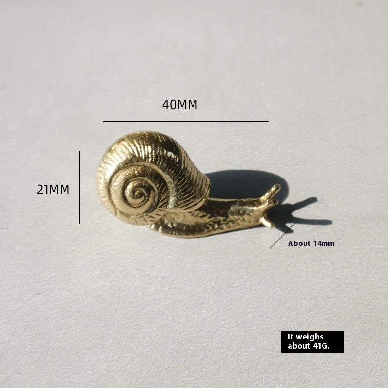 Elegant European-style retro brass snail cabinet door handles with a vintage-inspired design