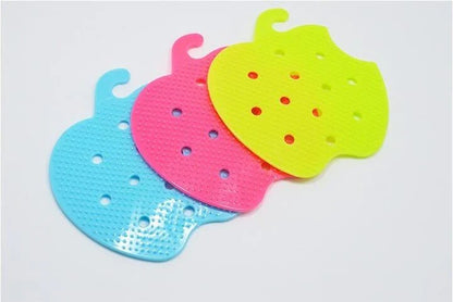 Multifunctional silicone brush for cleaning fruits and vegetables, featuring a compact, ergonomic design and premium materials for effective and gentle cleaning.