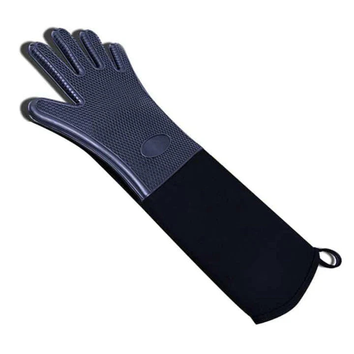 Premium heat-resistant oven gloves with silicone and cotton construction, designed for safe and comfortable handling of hot cookware in the kitchen