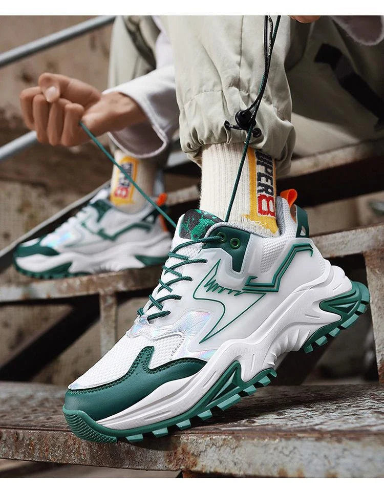 Fashionable and breathable casual sneakers with a sleek design, suitable for students and professionals.