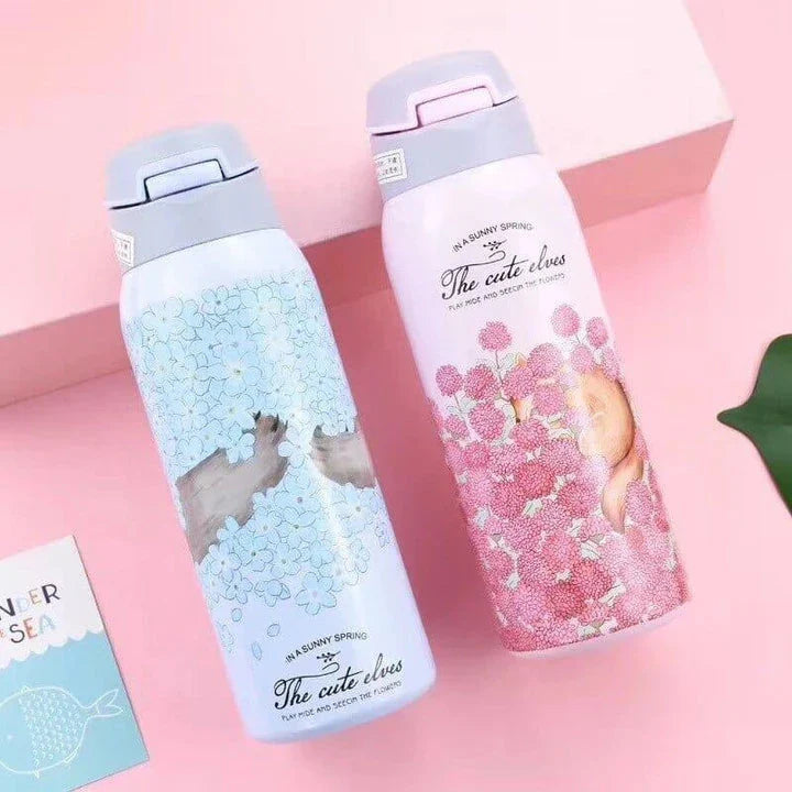 Stylish floral double-wall stainless steel water bottle with a convenient straw lid, maintaining temperature for up to 12 hours.