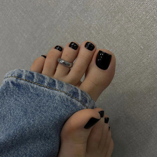 24-piece set of black glossy false toenails for a salon-quality pedicure at home