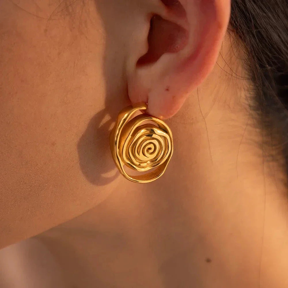 Elegant 18K gold-plated chunky spiral hoop earrings made of premium stainless steel with a tarnish-resistant and waterproof design