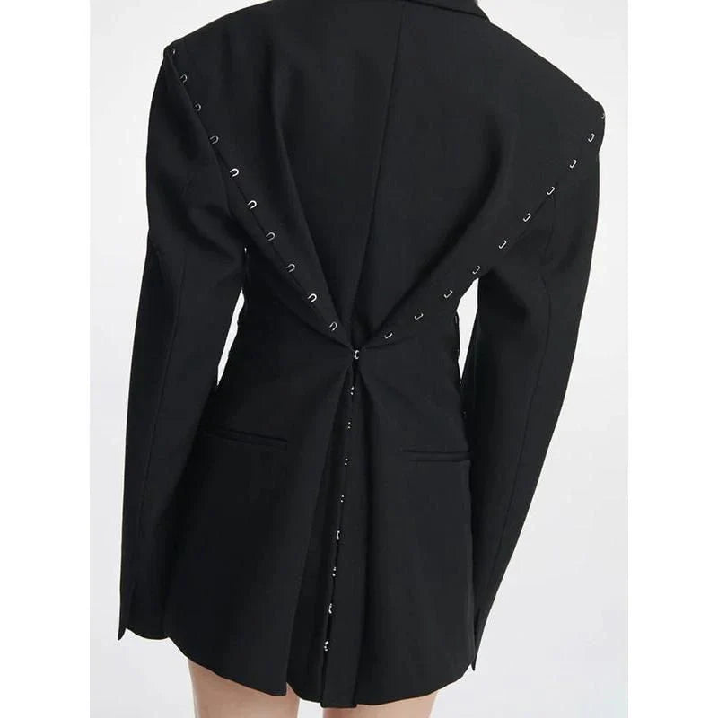 Autumn 2024 women's blazer with notched metal buckle decoration, available in black and green colors