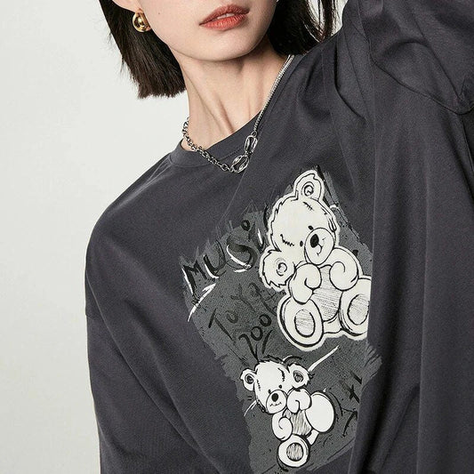 Cozy autumn-inspired cotton tee with bear print and embroidered details for a stylish and comfortable look