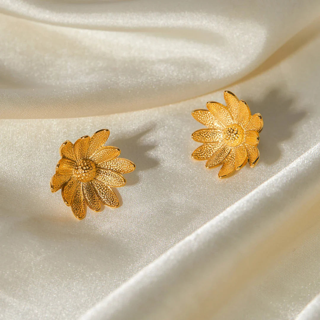 Elegant 18K gold plated stainless steel daisy flower stud earrings for women, with a trendy and durable design