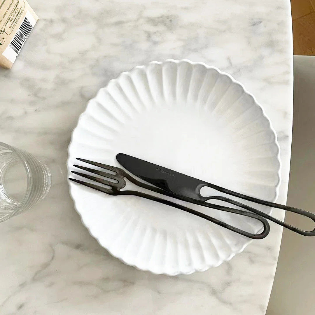 Sleek and modern 304 stainless steel cutlery set with a black finish, including knife, fork, and spoon for dinner and dessert.