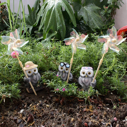 Elegant owl decor made of high-quality resin, featuring a blend of artisanal craftsmanship and precise engineering for a durable and lifelike appearance.