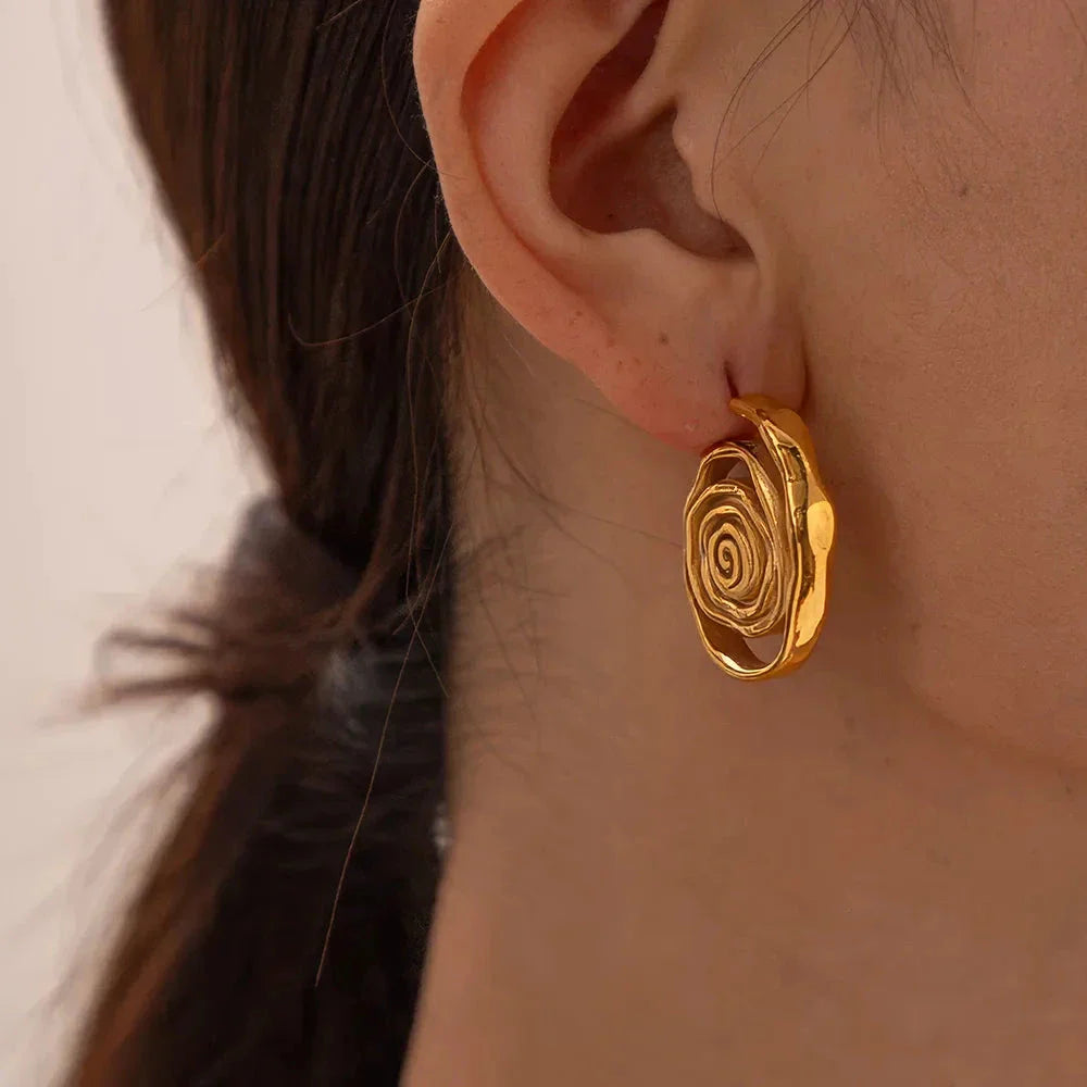 Elegant 18K gold-plated chunky spiral hoop earrings made of premium stainless steel with a tarnish-resistant and waterproof design