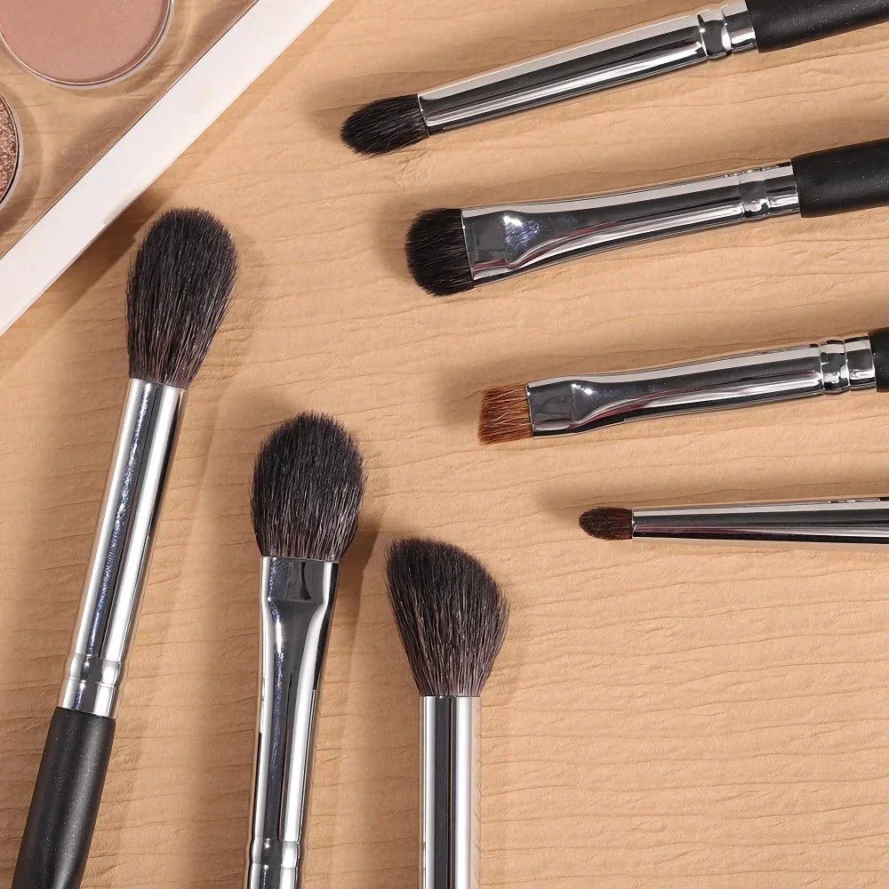 7-Piece Premium Eye Makeup Brush Set with natural goat hair and synthetic fibers for flawless, professional-looking eye makeup.