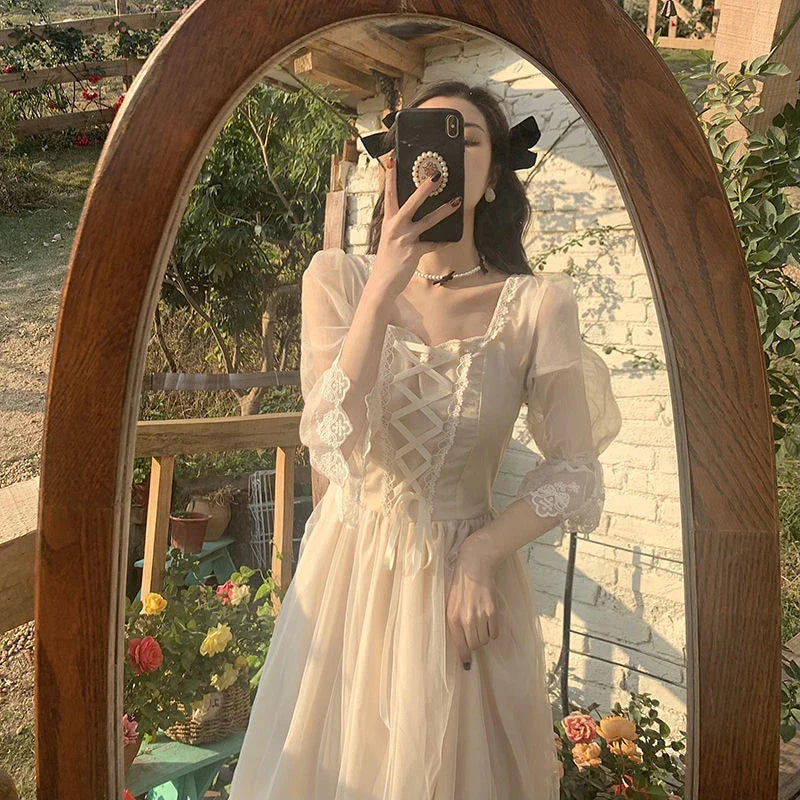 Retro-inspired lisianthus dress in a princess silhouette with a delicate gauze texture for elegant tea parties and relaxation