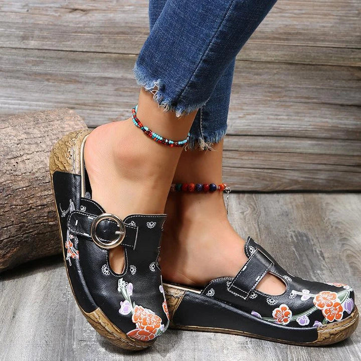 Elegant plum blossom totem design on comfortable women's sandals and slippers with flexible PU sole