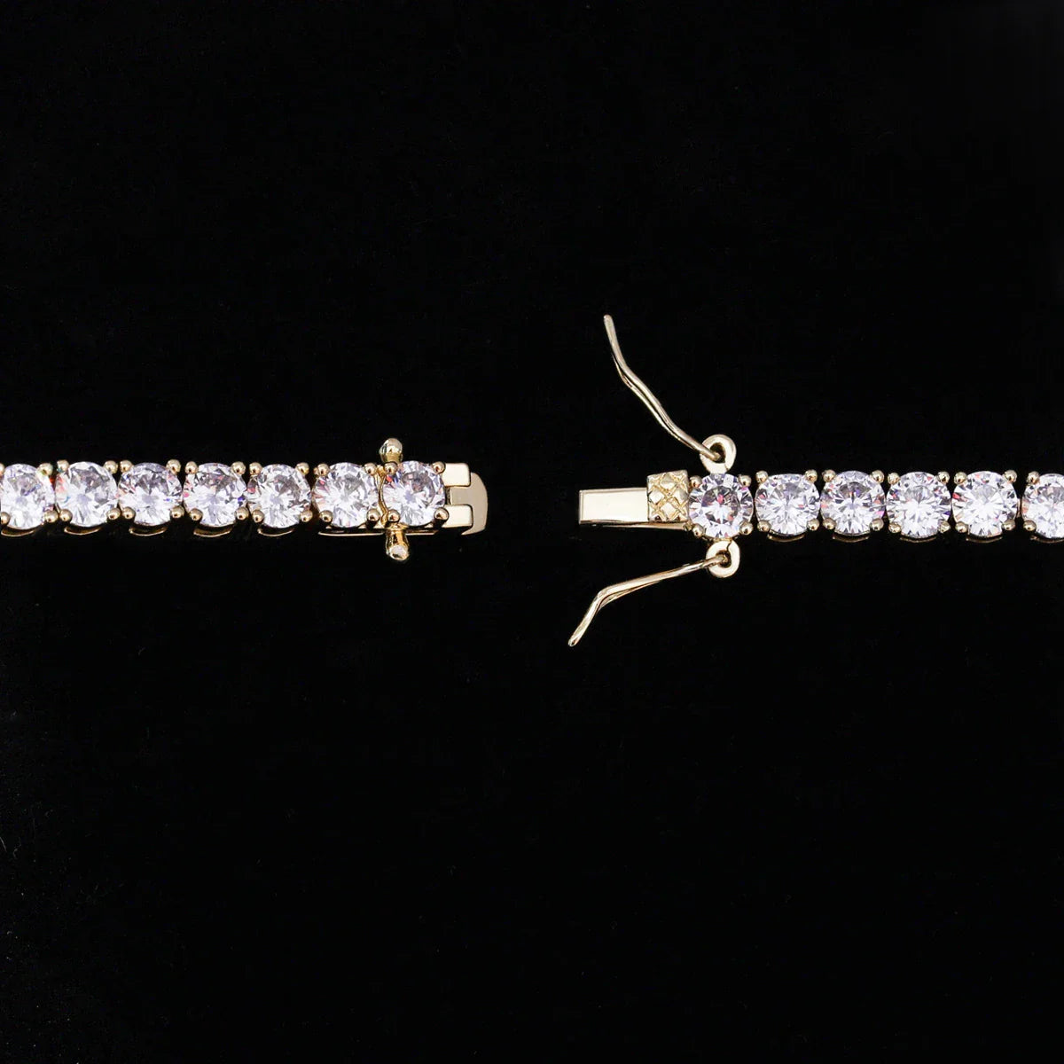 Fashionable Diamond Zircon Bracelet with Elegant Copper Construction and Sparkling Zircon Stones