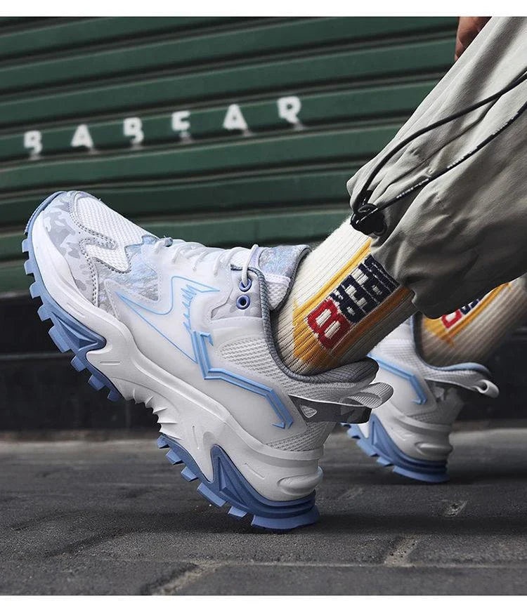 Fashionable and breathable casual sneakers with a sleek design, suitable for students and professionals.