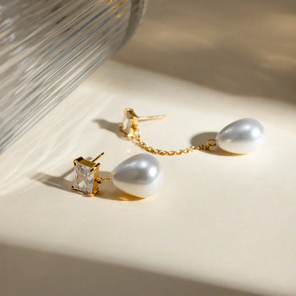 Elegant 18K gold-plated stainless steel pearl drop earrings with a classic vintage design