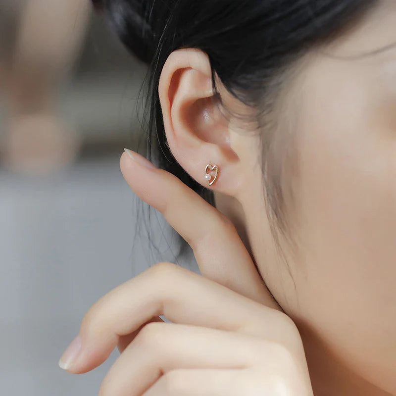 Elegant mini freshwater pearl stud earrings in 925 sterling silver with a sleek geometric design