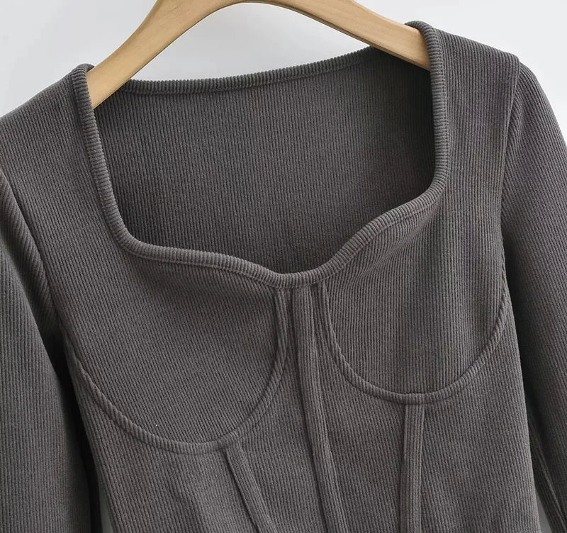 A stylish slim-fit short autumn top with an open waist design, made of premium polyester fabric with long sleeves and a square collar.