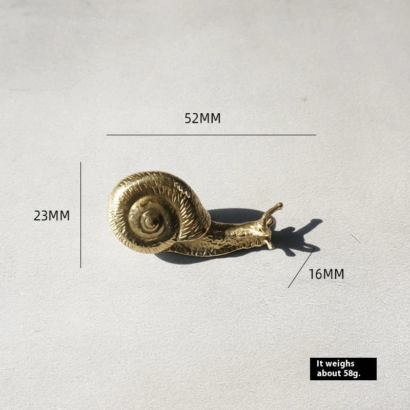 Elegant European-style retro brass snail cabinet door handles with a vintage-inspired design
