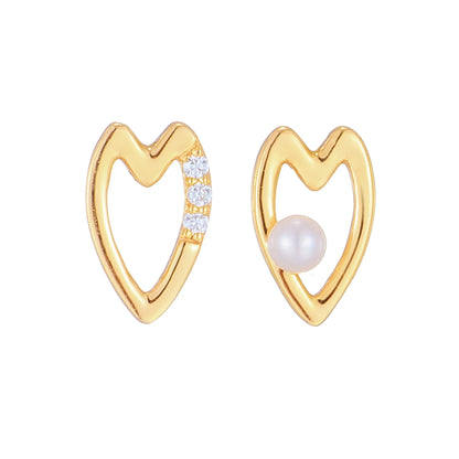 Elegant mini freshwater pearl stud earrings in 925 sterling silver with a sleek geometric design