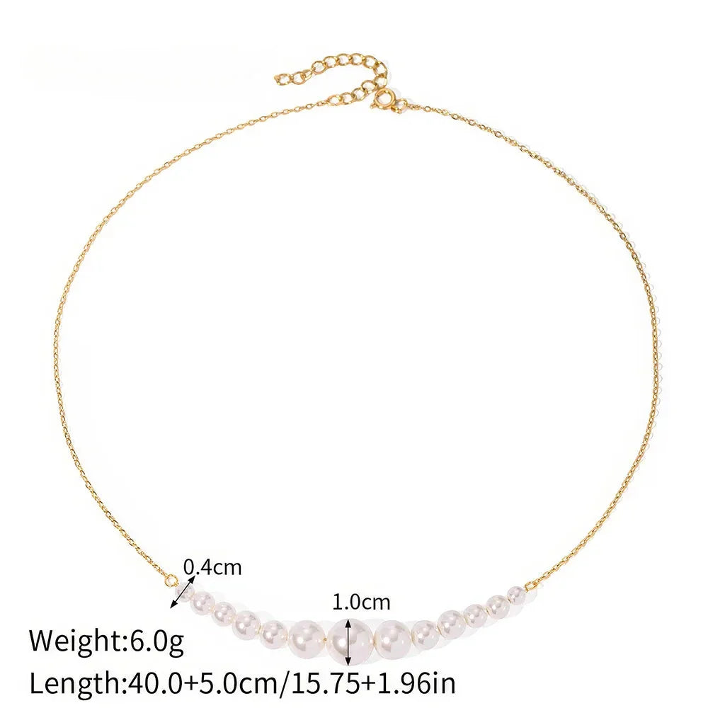 Elegant pearl and gold-plated stainless steel necklace/bracelet with lustrous pearls and vintage-inspired design