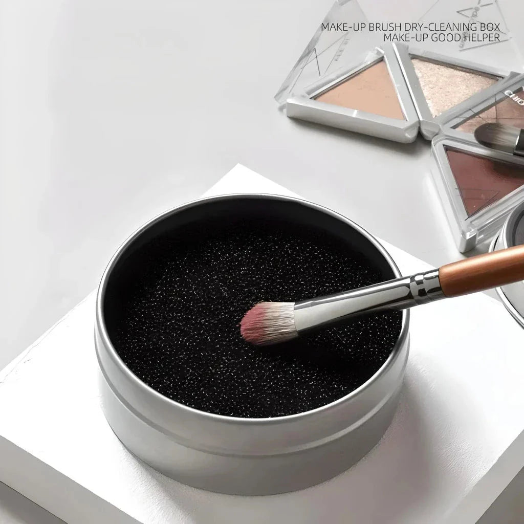 Efficient Eyeshadow Brush Cleaner with Activated Carbon Sponge for Quick Cleaning and Color Changes