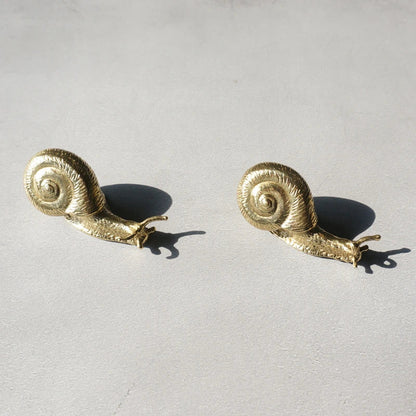 Elegant European-style retro brass snail cabinet door handles in small and large sizes for wardrobe, cabinet, and drawer upgrades