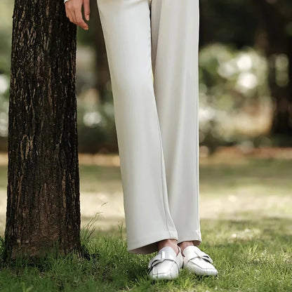 Effortless wide-leg summer trousers for women in white, featuring a relaxed fit, breathable cotton fabric, and functional pockets