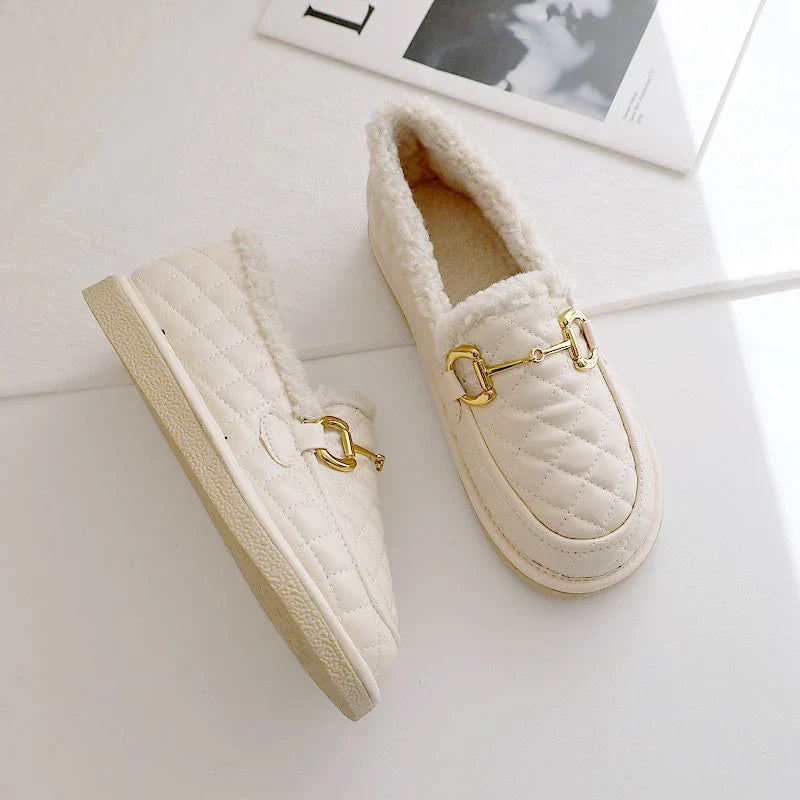 Trendy flat-bottomed cotton scoop shoes in black and beige colors, perfect for expectant mothers during pregnancy