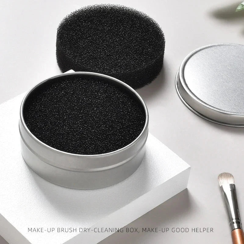 Efficient Eyeshadow Brush Cleaner with Activated Carbon Sponge for Quick Cleaning and Color Changes