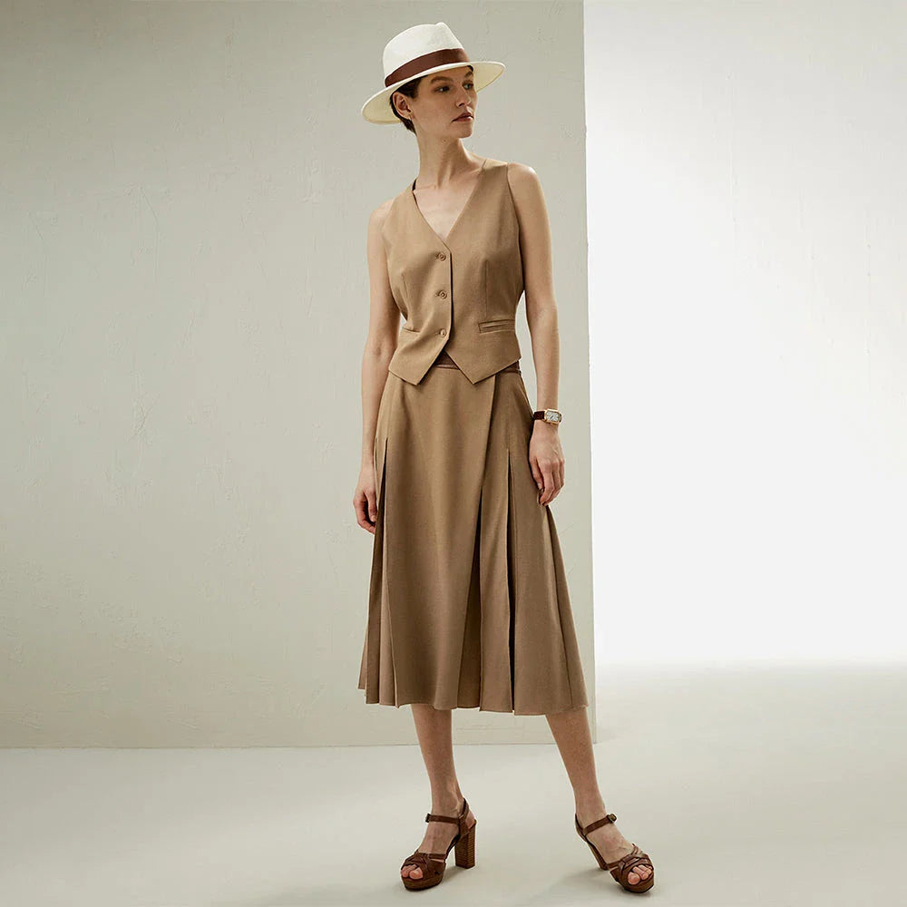 Elegant and Versatile Silk-Wool Blend Sleeveless Vest with Tailored Silhouette and Luxurious Jacquard Detailing