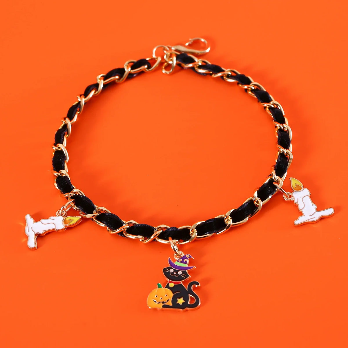 Stylish pet Halloween collar made of velvet with a dripping bat design, available in adjustable sizes for a comfortable fit.