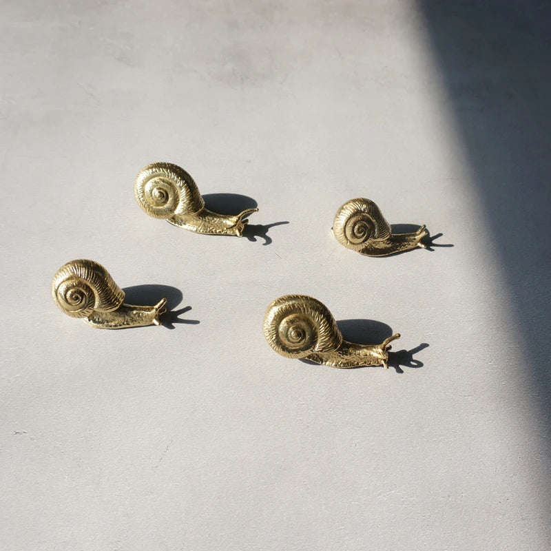 Elegant European-style retro brass snail cabinet door handles with a vintage-inspired design
