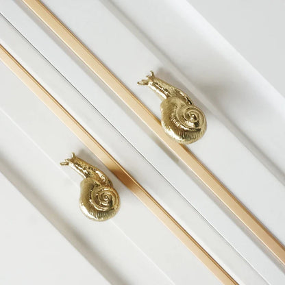 Elegant European-style retro brass snail cabinet door handles in small and large sizes for wardrobe, cabinet, and drawer upgrades