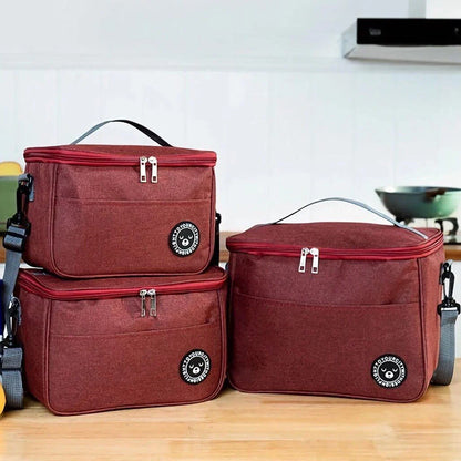 Portable thermal lunch bag made of durable oxford cloth with insulation to keep food and drinks at the perfect temperature