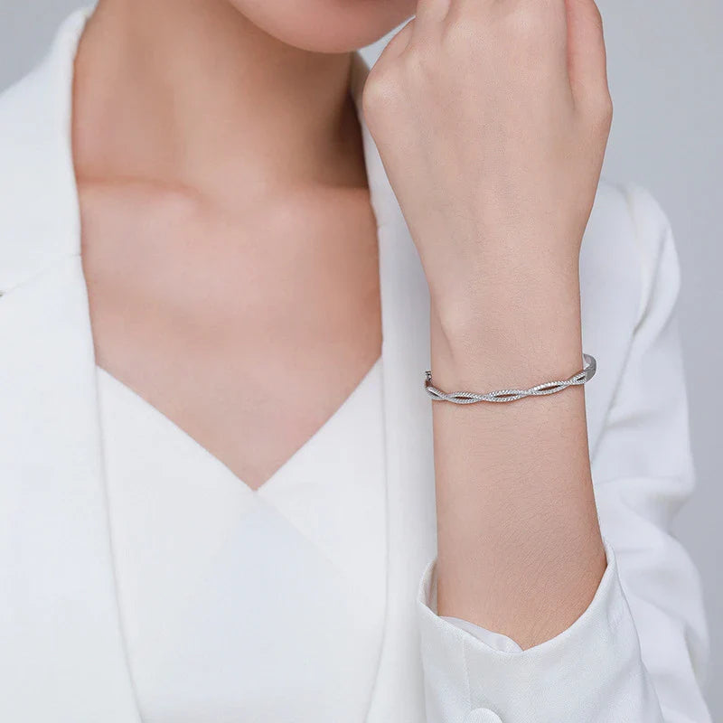 Hhomeenjoy Elegant Wave-Shaped Silver Bracelet - Sophisticated Micro-Set Jewelry Design