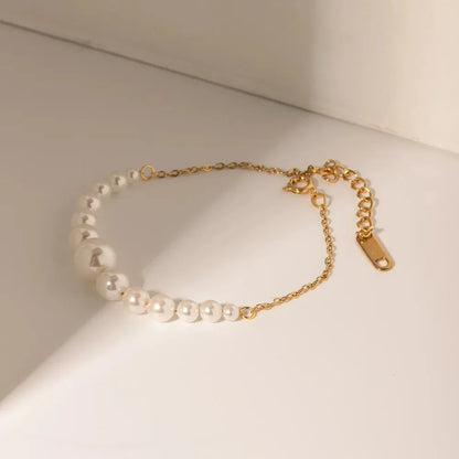 Elegant pearl and gold-plated stainless steel necklace/bracelet with lustrous pearls and vintage-inspired design