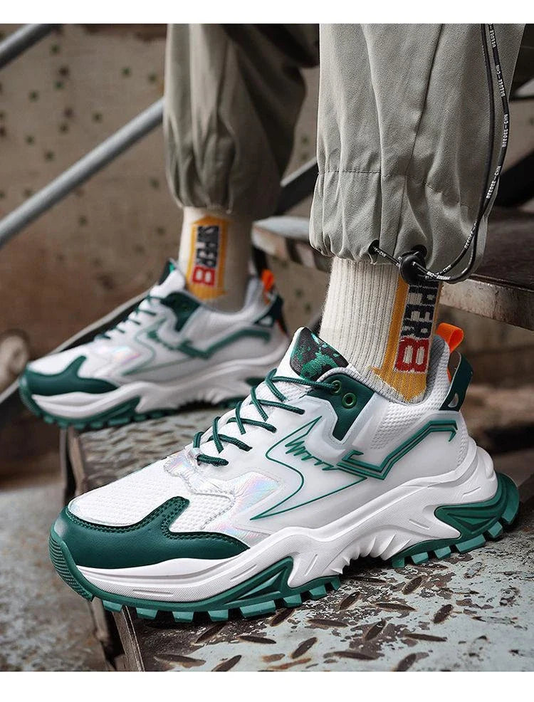 Fashionable and breathable casual sneakers with a sleek design, suitable for students and professionals.