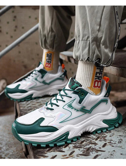 Fashionable and breathable casual sneakers with a sleek design, suitable for students and professionals.