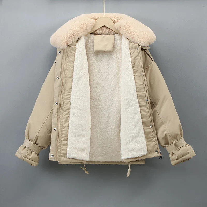 Fashionable women's down-filled jacket in various colors, designed for casual wear and everyday activities