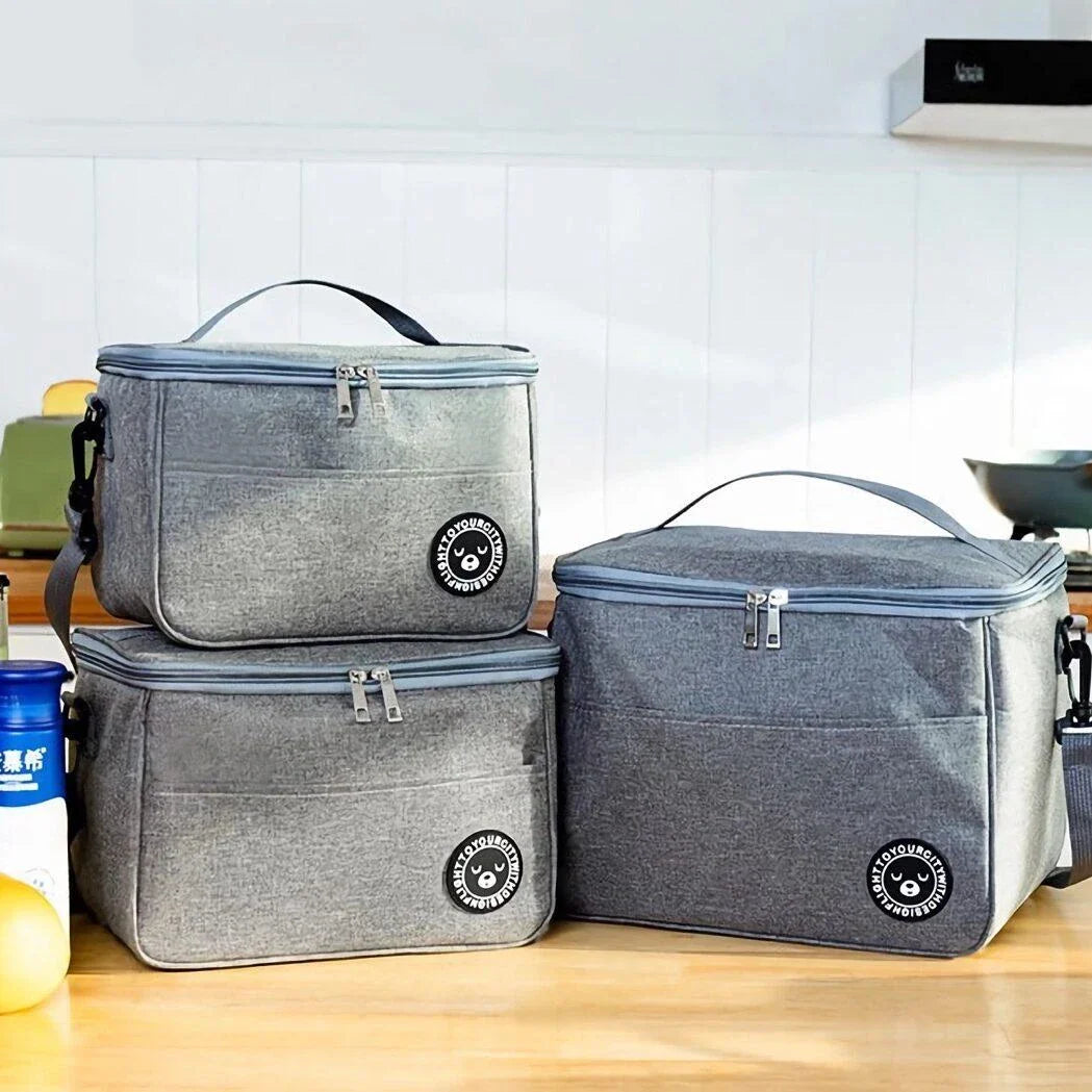 Portable thermal lunch bag made of durable oxford cloth with insulation to keep food and drinks at the perfect temperature