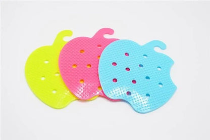 Multifunctional silicone brush for cleaning fruits and vegetables, featuring a compact, ergonomic design and premium materials for effective and gentle cleaning.