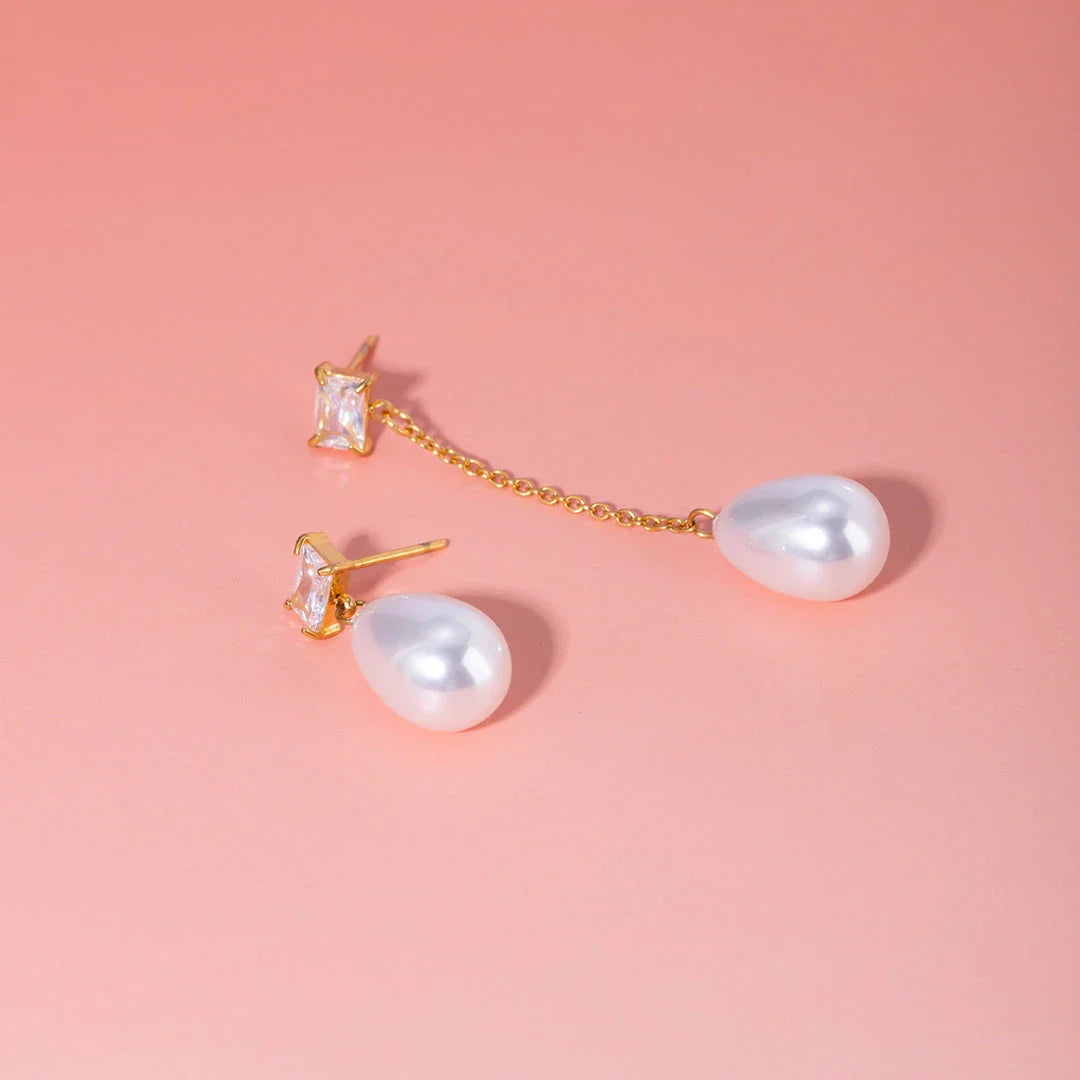 Elegant 18K gold-plated stainless steel pearl drop earrings with a classic vintage design