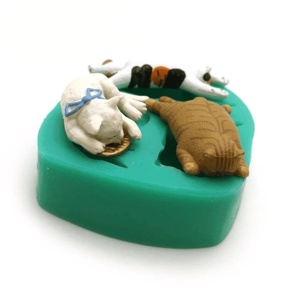 Cat-shaped silicone baking mold for eco-friendly, whimsical treats and desserts