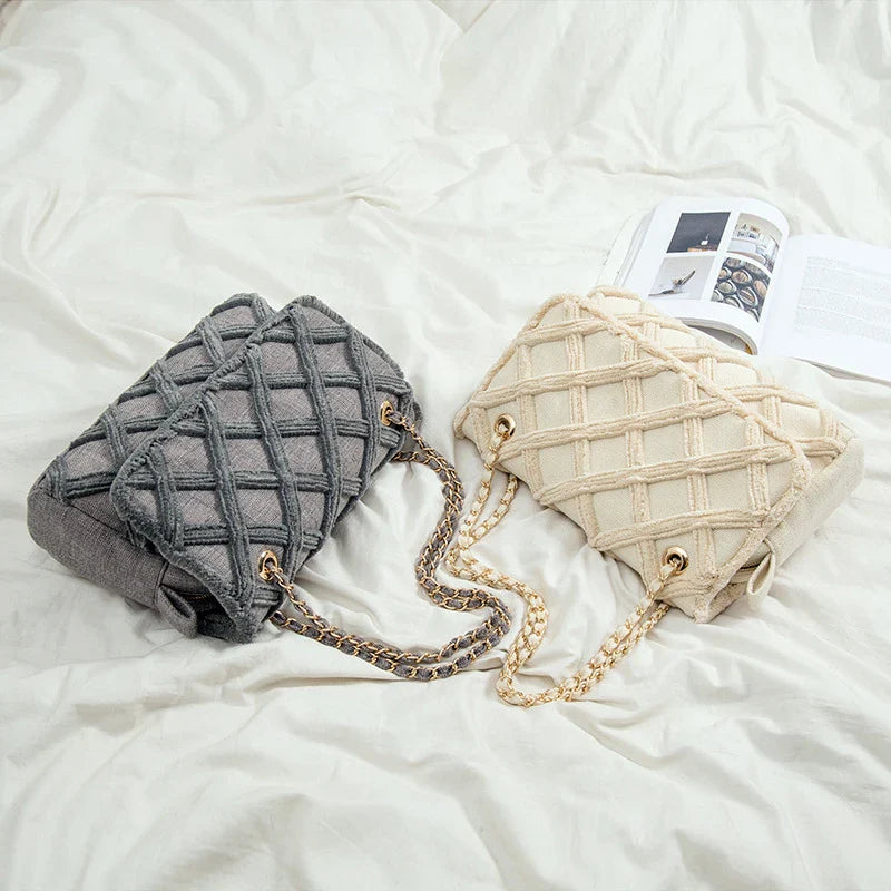 Stylish rhombus-patterned messenger bag for ladies with a retro single shoulder design and durable polyester construction